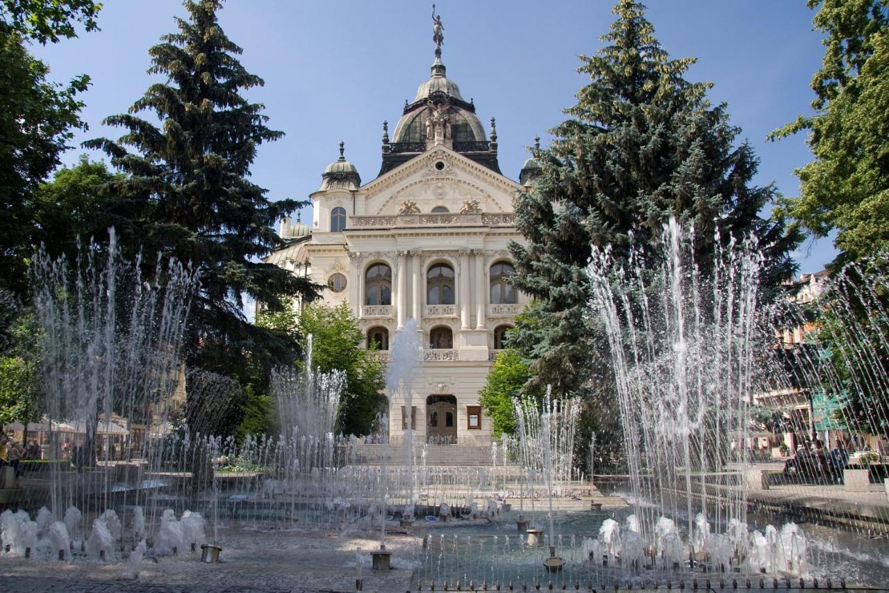 Hotel Crystal Kassa Kültér fotó